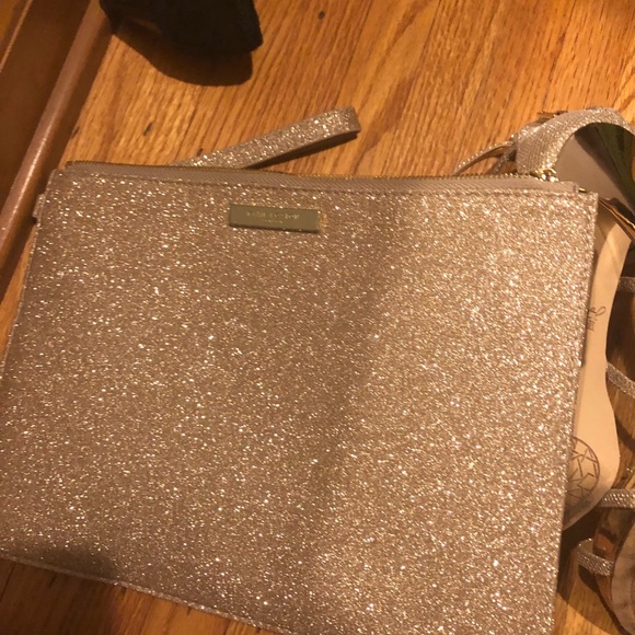 Badgley mischka gold shoes worn one night - Picture 4 of 4